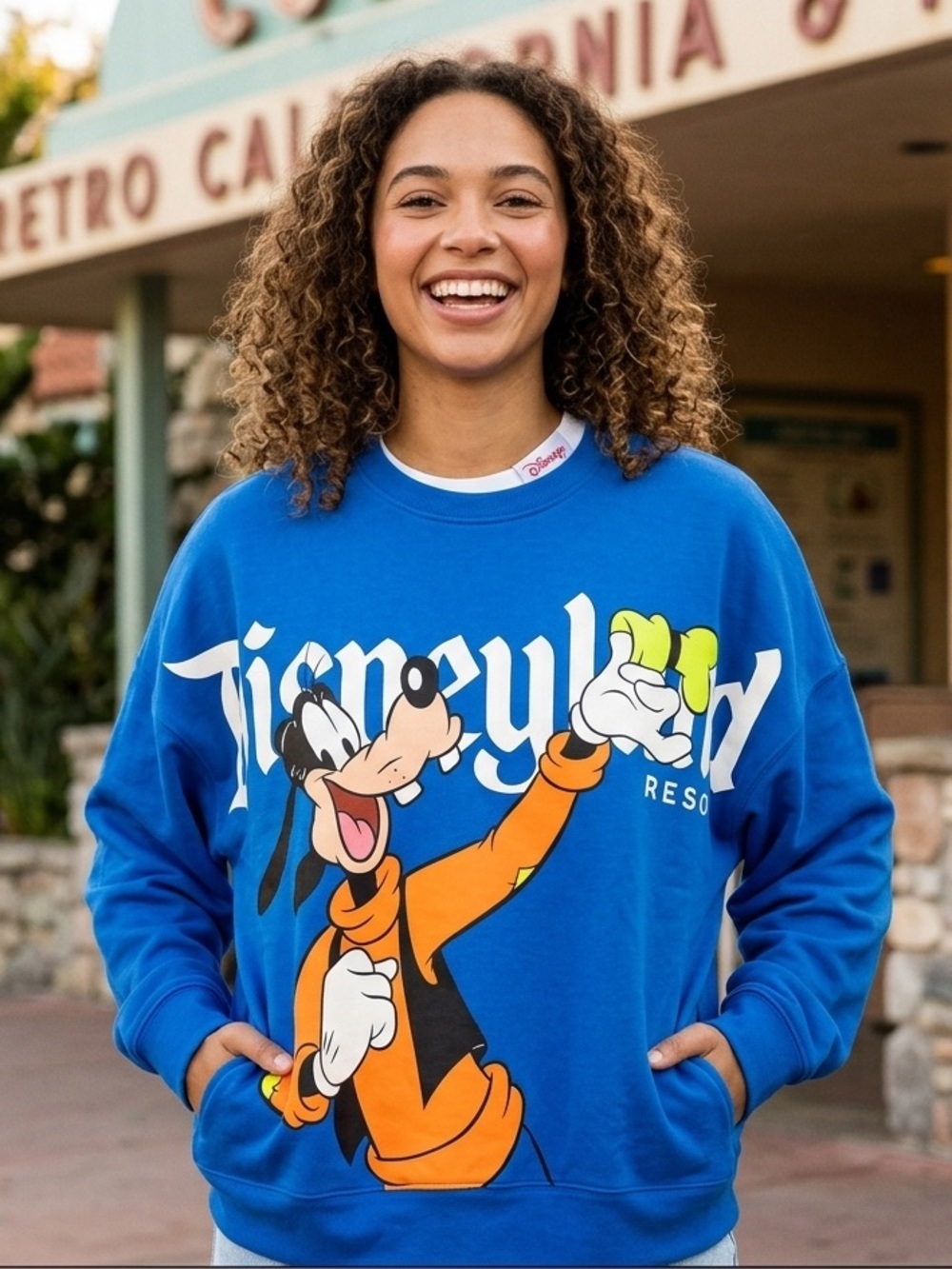 Disney Blue Goofy Sweatshirt Size Large NWT!